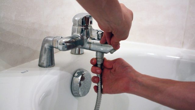 Comment changer un robinet de lave mains ?