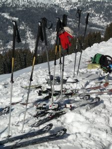 Du matériel de ski d'occasion à petits prix : un nécessaire de voyage
